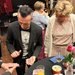 Wedding magician Chris Williams