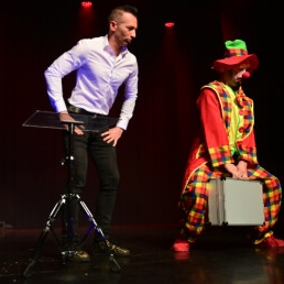 Chris Williams en clown pipo goochelshow