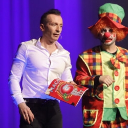 Chris Williams en clown pipo goochelshow