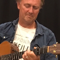 JUST MARCEL, Zanger&gitarist