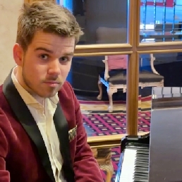 Pianist Amsterdam  (NL) Thijs Swinkels - 19 jarige Pianist
