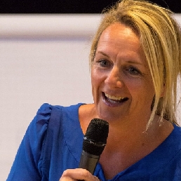 Lonneke Deutekom - presenter
