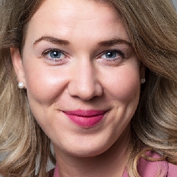 Presentatrice Rosanne de Wijs