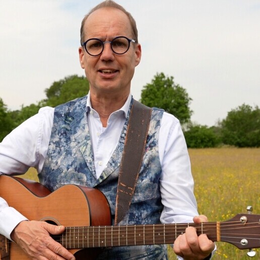 Singer (male) Hattem  (NL) 