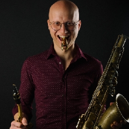 Saxofonist Rotterdam  (NL) Davide: Een saxofoon voor uw evenement!