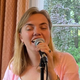 Singer Laurien