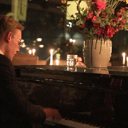 Live pianomuziek door Daniël