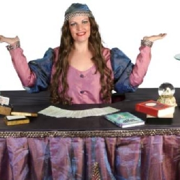 Fortune teller Heinenoord  (NL) Miss Mable Table - Waarzegster