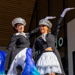 Acrobat Den Haag  (NL) Parade stilt walkers (conductor outfit)