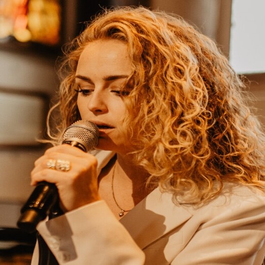 Singer (female) Amsterdam  (NL) 