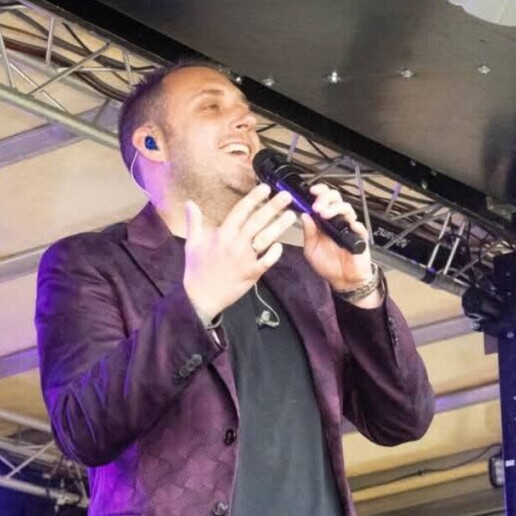 Singer (male) Veen  (NL) 