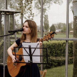 Singer (female) Bunnik  (NL) Reza