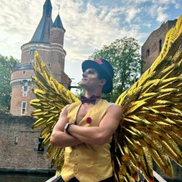 Stilt Act - Stiltwalkers - Magic Gold