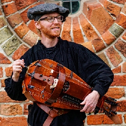 Musician other Noordbroek  (NL) Medieval hurdy-gurdy