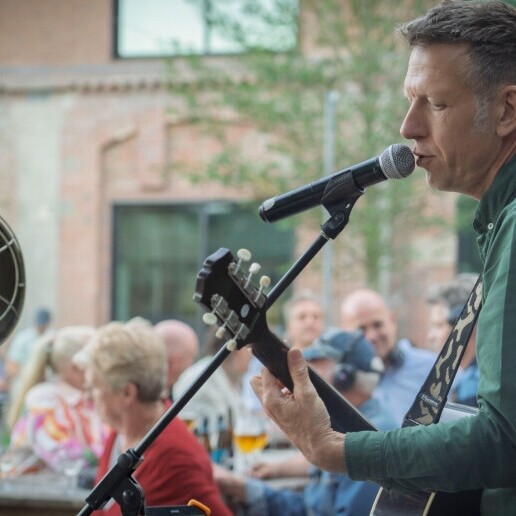 Singer (male) Delft  (NL) 