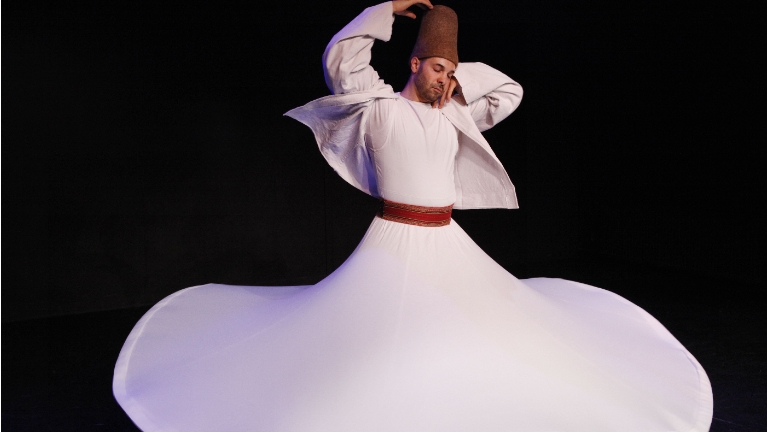 Sufi Dervish en Tanoura Dans