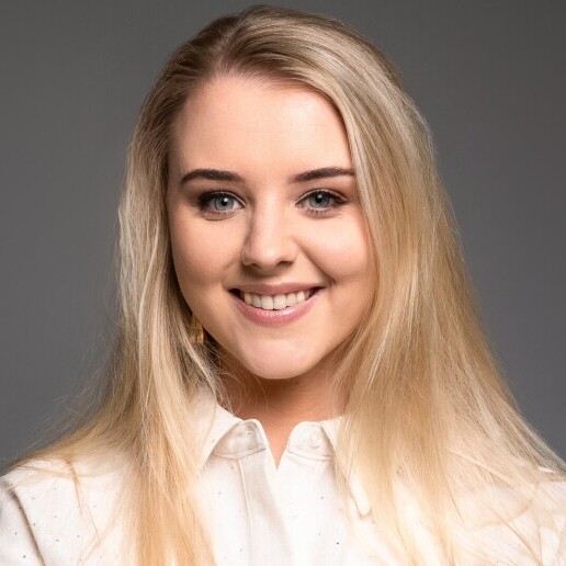 Singer (female) Hoorn  (Noord Holland)(NL) 