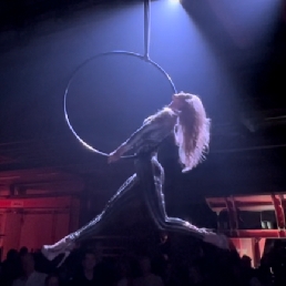 Burlesque aerial hoop Eline WOMANAIR