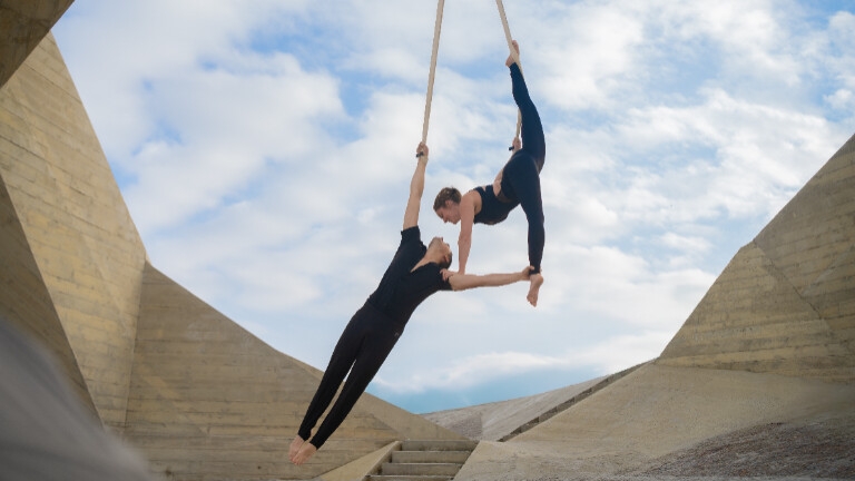 Aerial acrobat duo - spectacle