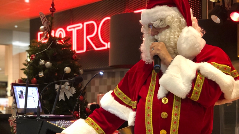 Singing Santa - Jan Raats