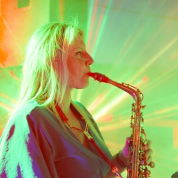 Saxofonist Rotterdam  (NL) Monique on Sax met Allround DJ