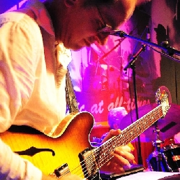 Guitarist Frank Koene