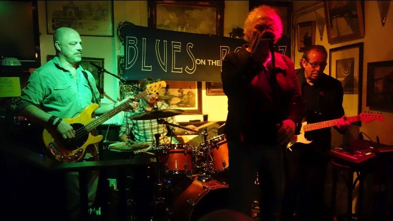 Blues on the Rockz