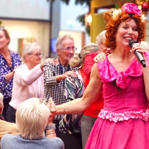 Singer (female) Dongen  (NL) 