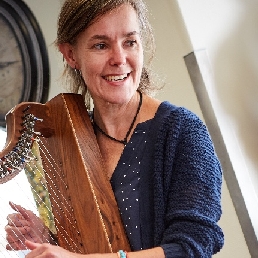 Harpist Leuvenheim  (NL) therapeutic harp game