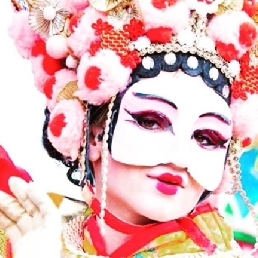 Animatie Nieuwegein  (NL) Japanse Geisha op stelten