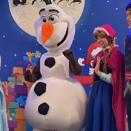 Frozen show with Anna, Elsa and Kristoff