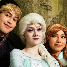 Frozen show with Anna, Elsa and Kristoff