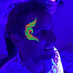 Neon face painting party with Nienclub