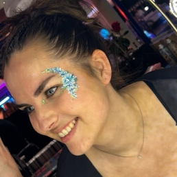 Festival face painting and glitter with Nienclub