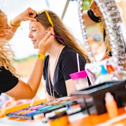 Festival schmink en glitter met Nienclub