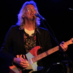 Singer (male) Zoetermeer  (NL) Eric Clapton tribute - Wonderful Tonight