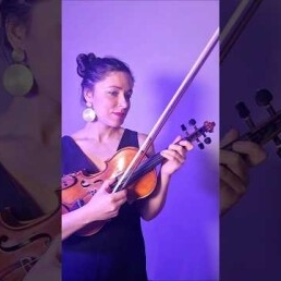 Violinist Eleonora: Live - Looping