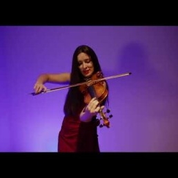 Violinist Bree  (BE) Violinist Eleonora: Live - Looping