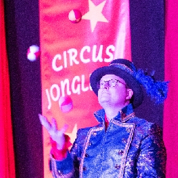 Ferko’s one-man circusshow, met vuur fin