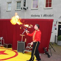 Straatshow vol jongleren