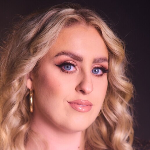 Singer (female) Berlicum  (Noord Brabant)(NL) 