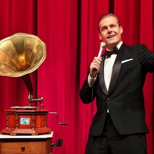 Singer (male) Berlicum  (Noord Brabant)(NL) 