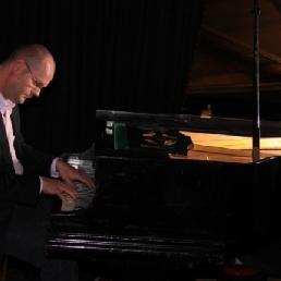 Pianist Jack Janssen