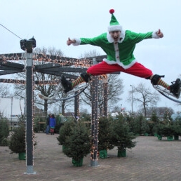 Acrobat Emmen  (NL) Christmas elf on stilts ( Jumping stilts )