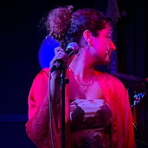 Singer (female) Rotterdam  (NL) 