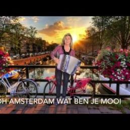Amsterdam singing songs with Greetje!