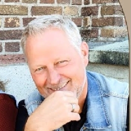 Singer Jeroen Gmelich