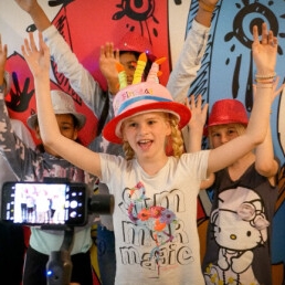 Kids show Reeuwijk  (NL) Children's party music studio & music video
