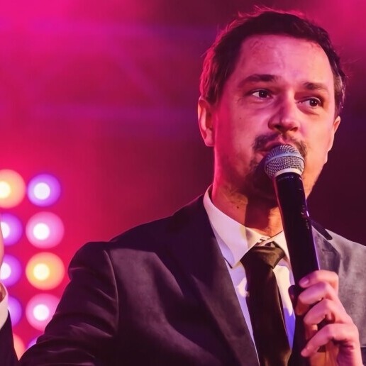 Presenter Amsterdam  (NL) 