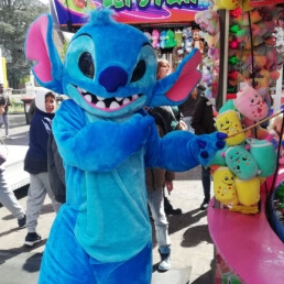 Stitch op bezoek kort